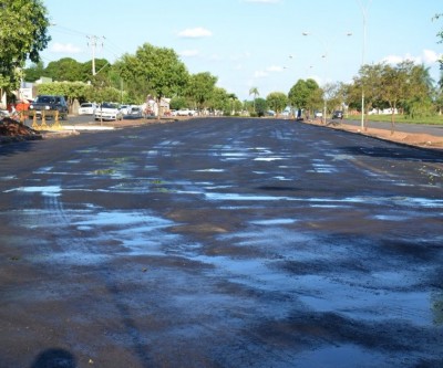 Estacionamento em frente ao Hospital Auxiliadora é recapeado