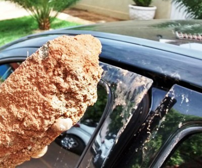 Em caso cheio de contradições, vendedor tem carro arrombado