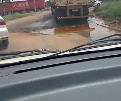 Em uma semana “Cratera” na BR-158 que foi consertada pelo DENIT volta a se abrir