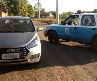 Carro furtado de locadora é encontrado no bairro Jupiá 
