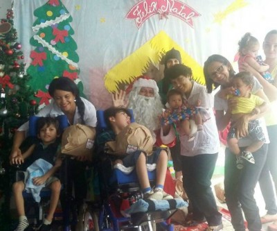 APAE de Três Lagoas encerra ano letivo com chegada do Papai Noel
