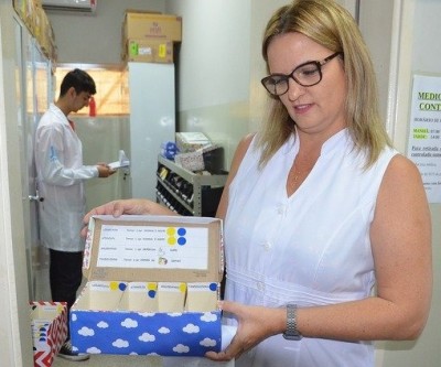 Com sistema simples, farmacêutica orienta idosos a usarem corretamente medicação