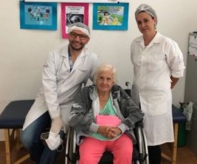Idosos recebem atendimento odontológico por iniciativa do dentista da ESF Interlagos