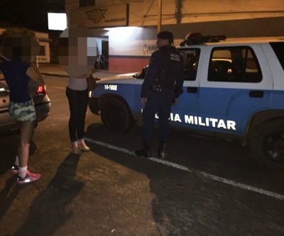 Jovem de 25 anos é assaltada e tem celular roubado na área central 