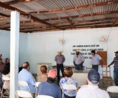 Prefeito reúne-se com lideranças nos distritos de Garcias e Arapuá