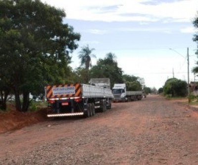 Moradores do Bairro Vila Alegre comemoram cascalhamento realizado em diversas ruas