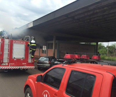 Bombeiros são acionados para combater Incêndio na antiga estação ferroviária