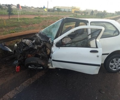 Morre homem que jogou carro contra carreta na BR-262 