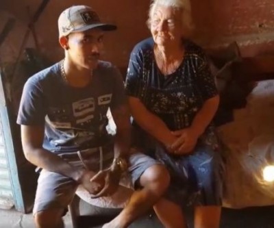 Desamparada, idosa de 80 anos dorme em cima de tábuas velhas em Três Lagoas