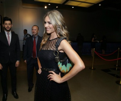 Mundo dos famosos: Regina Casé se irrita ao perder para Fernanda Lima 