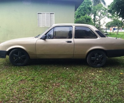 Vendo Chevette – aceito moto no negócio 