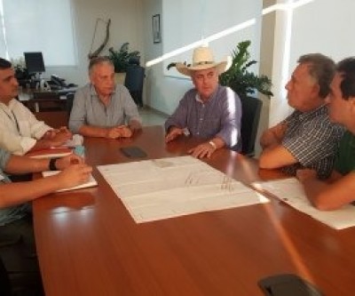 Prefeito de Três Lagoas busca apoio da Sanesul para que obras do shopping possam ser retomadas