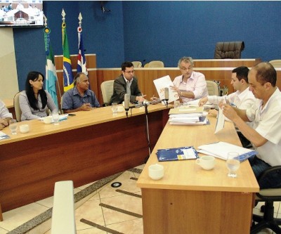 Comissão dá início à licitação de empresa que realizará concurso