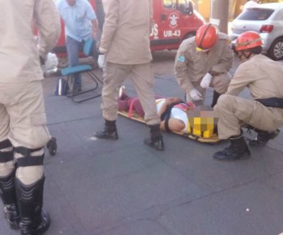 Motorista se distrai e atropela ciclista no centro de Três Lagoas