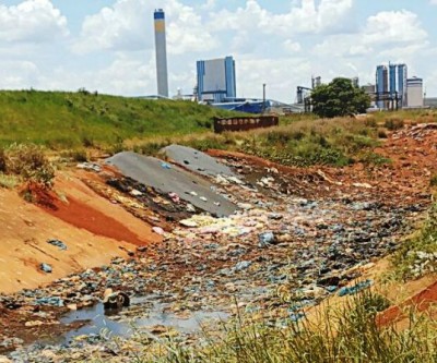 Colaborador denuncia aterro da Fibria: “Sacolas são jogadas no Meio Ambiente”