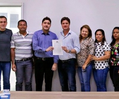 Aprovado em concurso da Câmara Municipal toma posse do cargo de Procurador