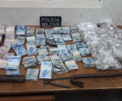 Menores são apreendidos em flagrante arrombando cofre de supermercado