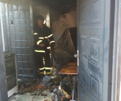 Bombeiros são chamados para apagar incêndio em residência no bairro São João 