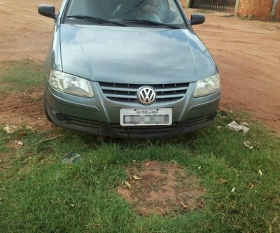 Bueiro acima do nível da via no bairro Vila Nova causa estrago de quase R$ 2 mil em automóvel