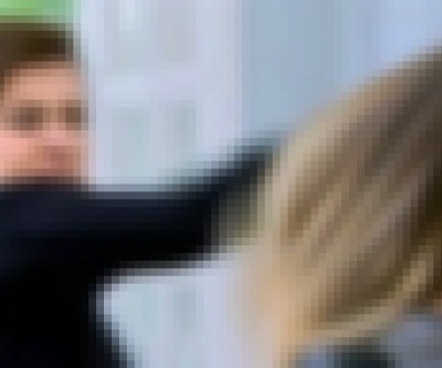 Adolescente que teria sido abusada pelo padrasto é agredida pela própria mãe que quer homem de volta