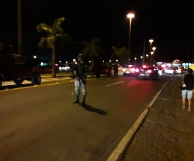 Caminhões tanque são escoltados pelas forças policiais em Três Lagoas e seguem para Campo Grande
