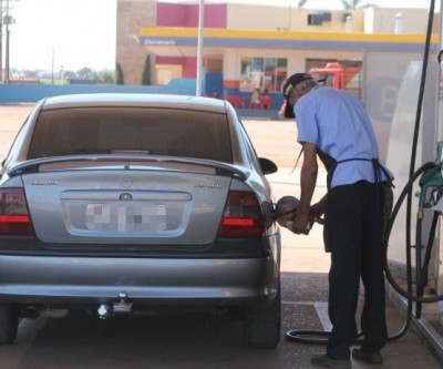 Após greve dos caminhoneiros, refinarias anunciam reajuste no preço da gasolina 