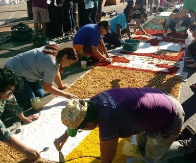 Tapetes de Corpus Christi são confeccionados em Três Lagoas