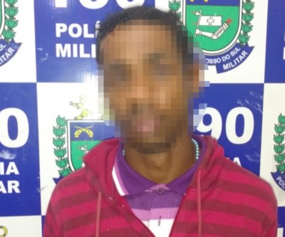Suspeito é abordado com 30 películas de celular e diz a PM que encontrou em lixo