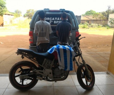 Moto furtada no sábado já estava sendo desmanchada em uma residência no bairro Jardim das Acácias