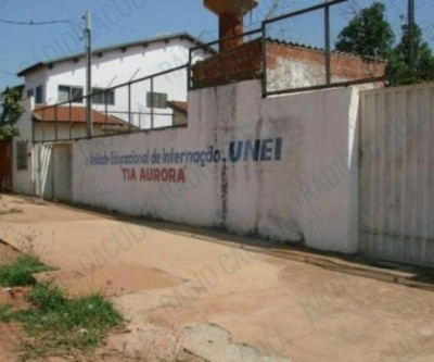 Após fugas, representantes do sindicato se reúnem com funcionários da UNEI