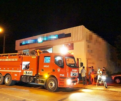Principio de incêndio em Centro Automotivo é apagado por populares