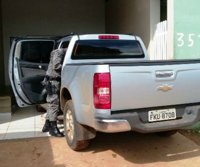 Duas pessoas são presas pela ROTAI com camionete com queixa de roubo
