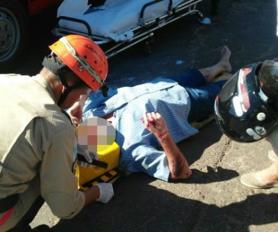 Depois de acidente, moto “roda” 10 metros sem piloto e colide em outro veículo 