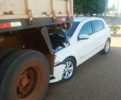 Após deixarem festa, jovens sofrem acidente em movimentada avenida de Três Lagoas 