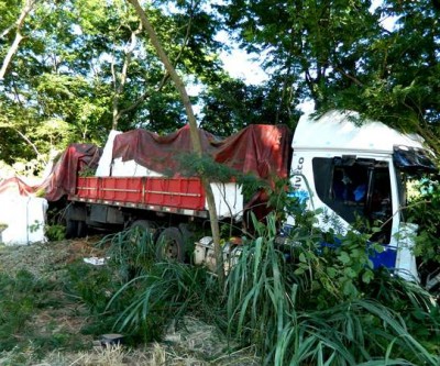 Carreteiro que saiu de Três Lagoas sofre acidente na rodovia SP-294