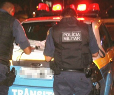 Após dar “cavalo de pau”, jovem em Ford Escort foge da polícia e tem carro apreendido 