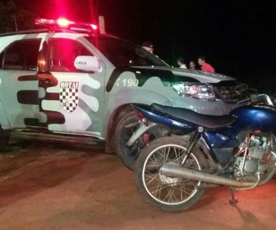 Moto furtada é encontrada na frente de casa de show no bairro Jardim Alvorada 