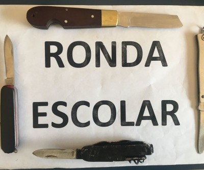 Canivetes são encontrados na bolsa de aluno de escola estadual