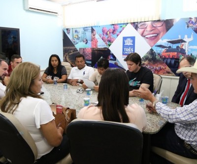 Prefeito e vereadores de Três Lagoas se reúnem com diretor da Central Park para definir adequações da Zona Azul