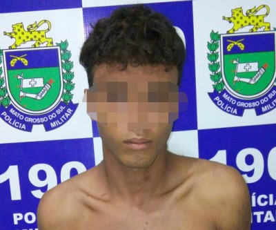 Acusado de furtar baterias agride policiais militares em ocorrência