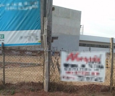 Mais um poste da Elektro é flagrado com 