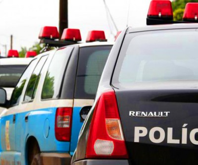 Homem tenta assassinar casal, que consegue fugir e para se vingar ateia fogo na casa das vítimas 