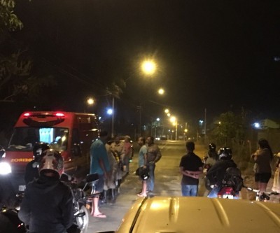 Capivaras invadem pista e mulher sofre acidente de moto