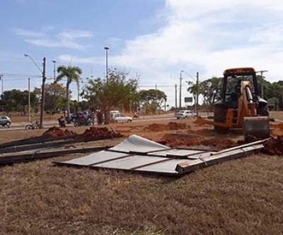 Prefeitura de Ilha Solteira derruba outdoor em apoio a Jair Bolsonaro