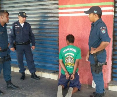 Homem é preso em flagrante e debocha da polícia, dizendo que sabe que não vai ficar preso