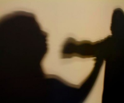 Mulher é agredida por cunhado após expulsá-lo de casa