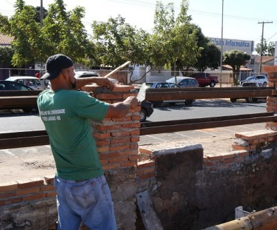 Muro da Estação Ferroviária da N.O.B. é reformado pela Prefeitura