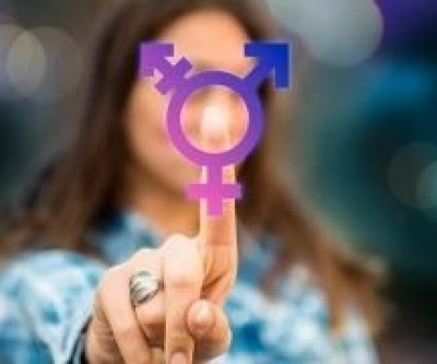 Transexuais e travestis podem perder direito de usar nome social nas escolas