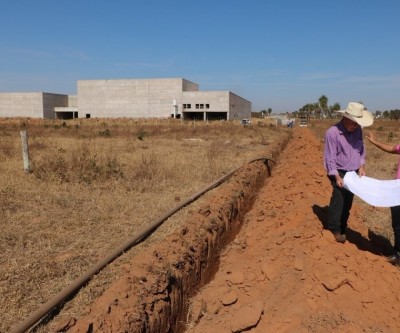 Prédio do shopping de Três Lagoas recebe instalação de água potável