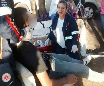 Carro colide com moto deixa jovem ferido no Vila Nova